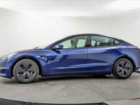 Used 2022 Tesla Model 3 Long Range AWD/4WD image 3