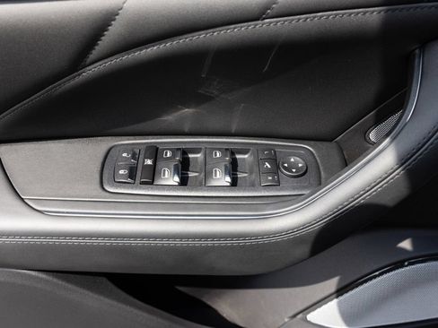 Used 2024 Maserati Levante Trofeo AWD/4WD image 21