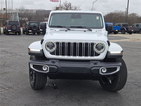 Certified 2025 Jeep Wrangler Unlimited Sahara w/ Safety Group AWD/4WD image 4