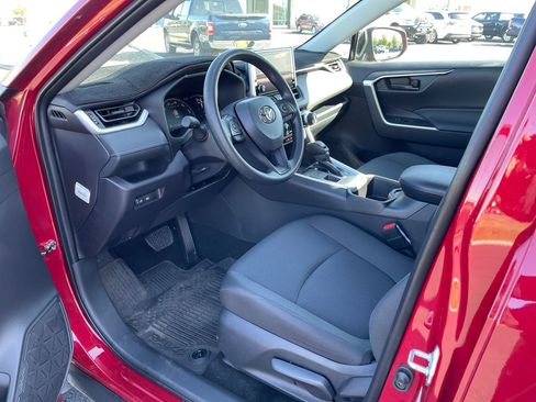 Used 2025 Toyota RAV4 LE AWD/4WD image 10