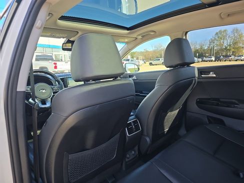 Used 2022 Kia Sportage EX w/ EX Technology Package image 10