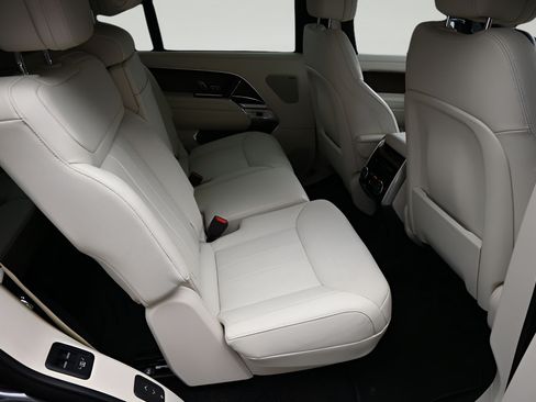 Used 2025 Land Rover Range Rover Long Wheelbase SE AWD/4WD image 9