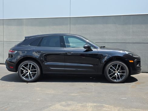 Used 2025 Porsche Macan AWD/4WD image 8