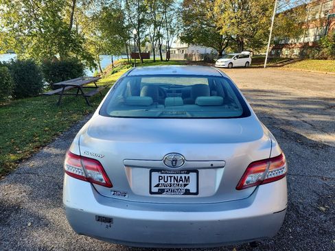 Used 2010 Toyota Camry SE image 4