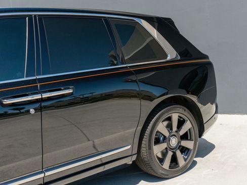 Used 2025 Rolls-Royce Cullinan image 20