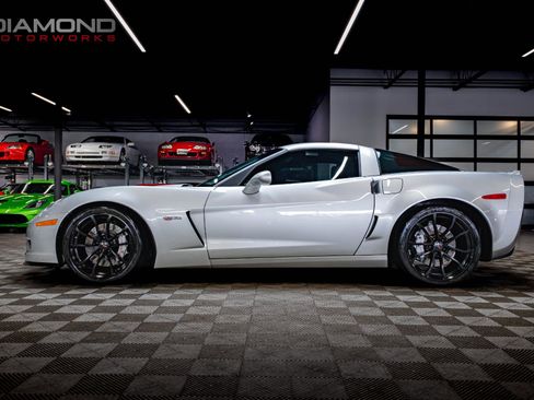 Used 2013 Chevrolet Corvette Z06 w/ 3LZ Preferred Equipment Group RWD image 10