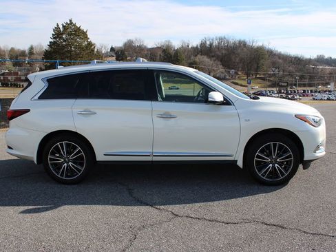 Used 2017 INFINITI QX60 Luxe w/ Deluxe Technology Package image 10