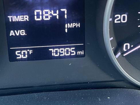 Used 2017 Hyundai Elantra SE image 32