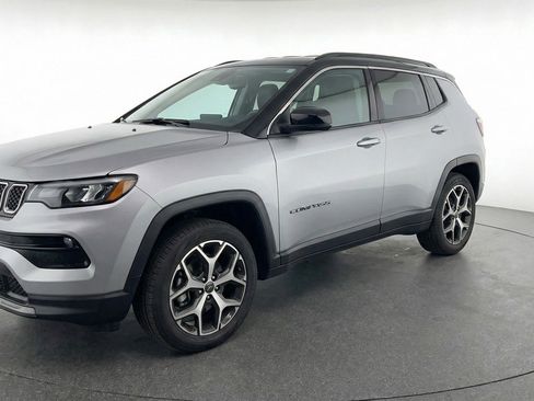 Used 2025 Jeep Compass Limited AWD/4WD image 3