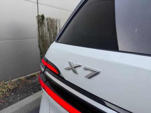 Used 2023 BMW X7 xDrive40i AWD/4WD image 17
