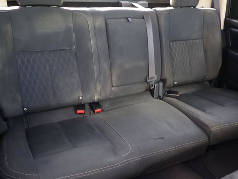 Used 2017 Nissan Titan SV image 18