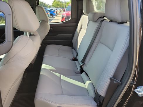 Certified 2025 Toyota Tacoma SR5 AWD/4WD image 27