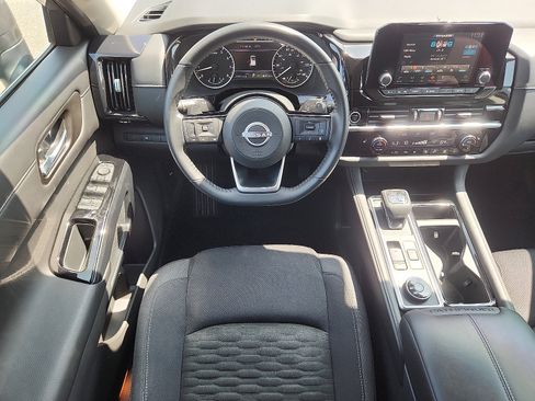 Used 2022 Nissan Pathfinder SV AWD/4WD image 13