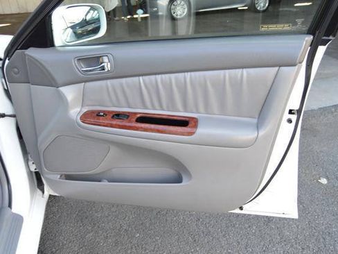 Used 2006 Toyota Camry XLE FWD image 28