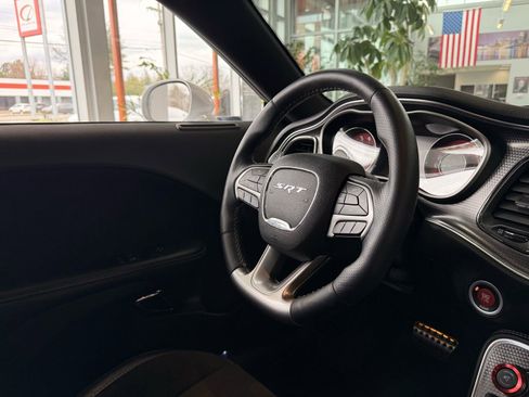 Used 2016 Dodge Challenger SRT Hellcat image 29