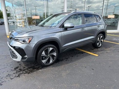 New 2026 Volkswagen Taos SE AWD/4WD image 2
