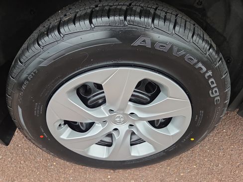 Certified 2023 Toyota RAV4 LE AWD/4WD image 10
