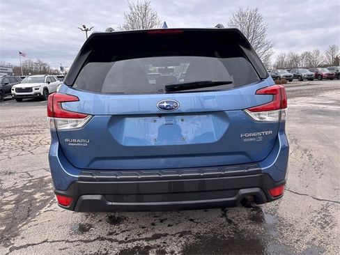 Used 2023 Subaru Forester Premium image 10