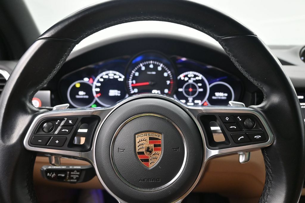 Used 2023 Porsche Cayenne AWD/4WD image 12