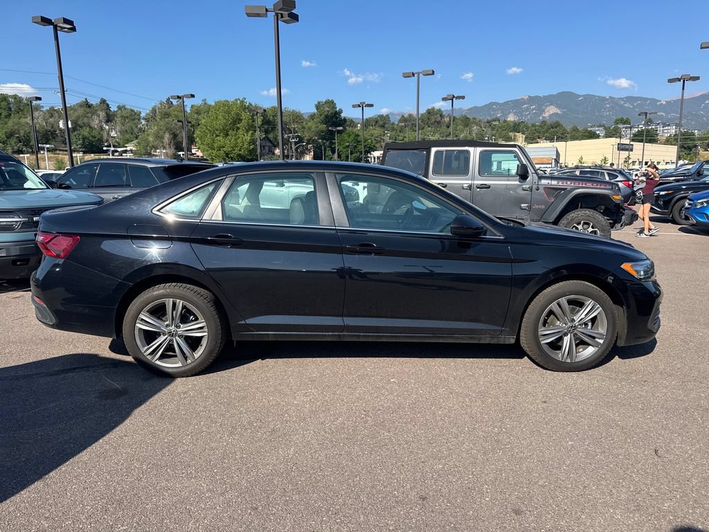 Used 2024 Volkswagen Jetta SE FWD image 5