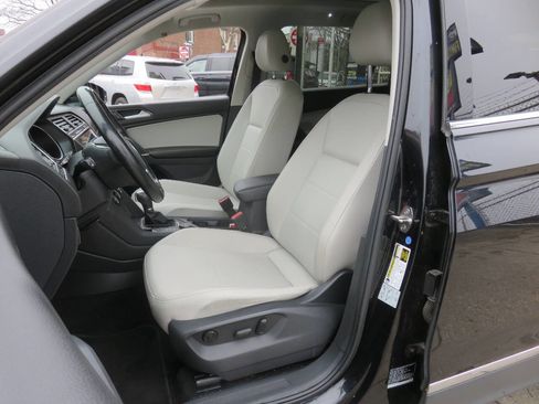 Used 2018 Volkswagen Tiguan SEL AWD/4WD image 10