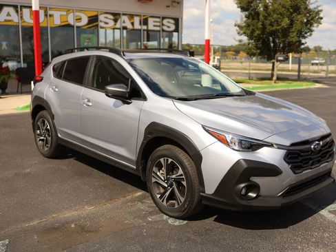 Used 2024 Subaru Crosstrek 2.0i Premium AWD/4WD image 3