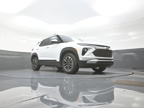New 2026 Chevrolet TrailBlazer LT AWD/4WD image 9