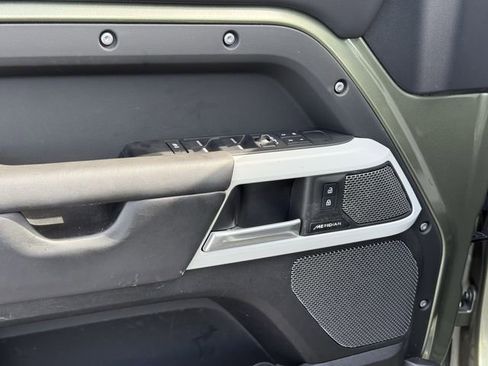 Used 2024 Land Rover Defender 110 X-Dynamic SE image 12