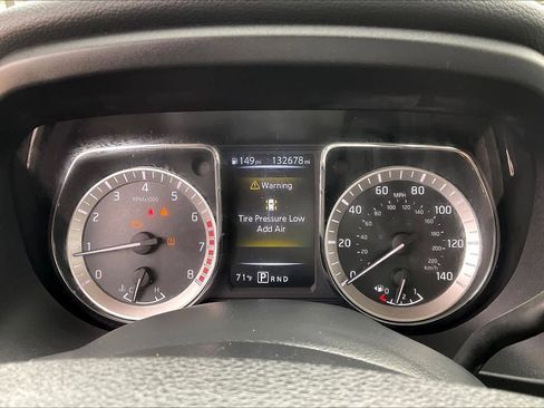 Used 2017 Nissan Titan SV image 26