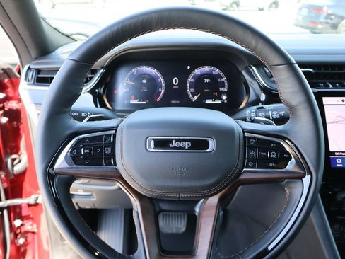 Used 2025 Jeep Grand Cherokee Summit w/ Obsidian Package AWD/4WD image 32
