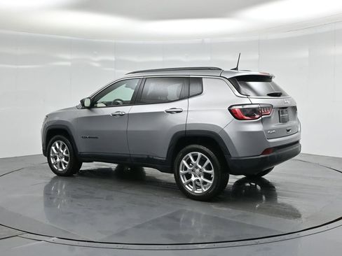 Used 2023 Jeep Compass Latitude image 7