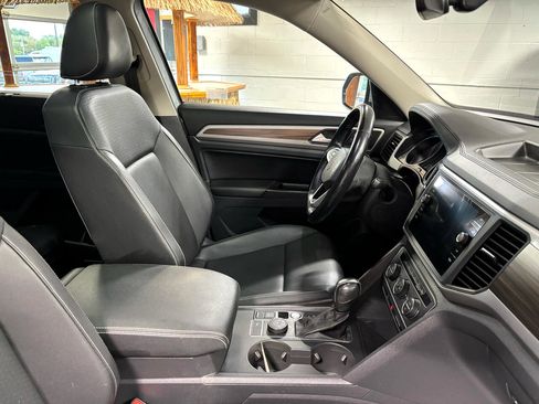 Used 2021 Volkswagen Atlas SE w/ Panoramic Sunroof Package image 17