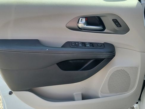 Used 2024 Chrysler Pacifica Touring-L w/ Road Tripper Package FWD image 19