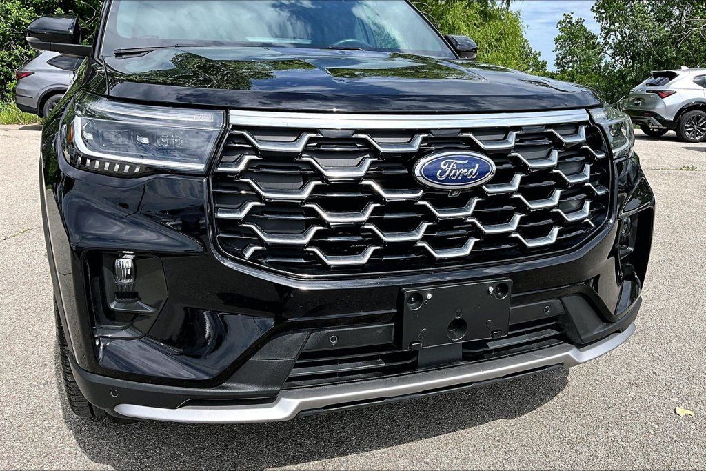 Used 2025 Ford Explorer Platinum w/ LUX Leather Package AWD/4WD image 38