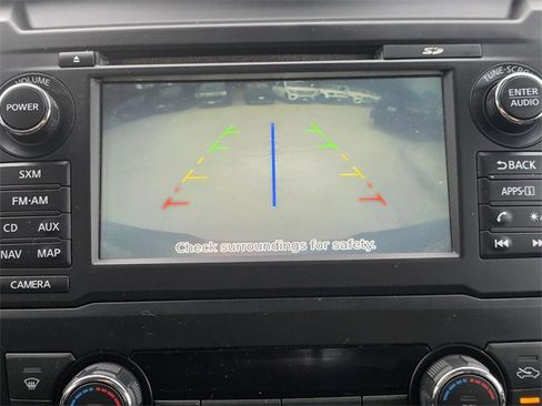 Used 2018 Nissan Titan SV w/ SV Convenience Package image 14