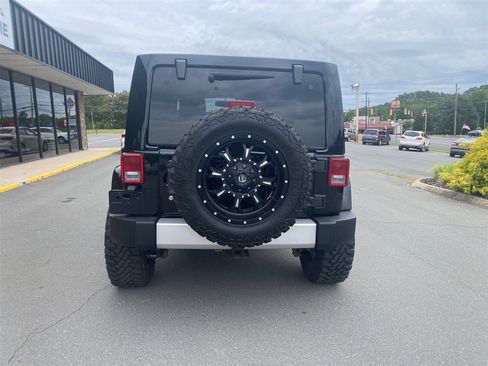 Used 2013 Jeep Wrangler Unlimited Sahara w/ Connectivity Group AWD/4WD image 5