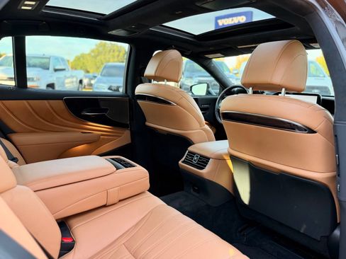 Used 2024 Lexus LS 500 w/ Interior Upgrade Package RWD image 32