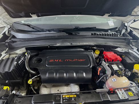 Used 2020 Jeep Renegade Latitude image 32