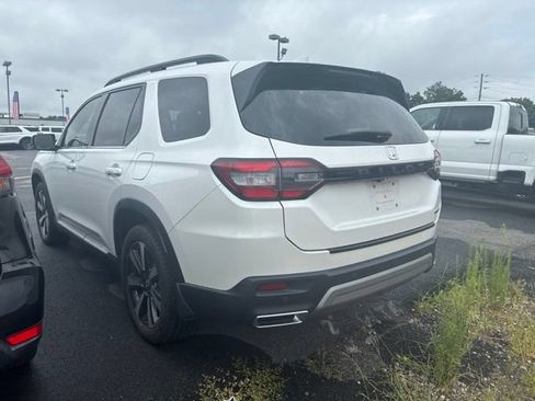 Used 2024 Honda Pilot Touring image 4