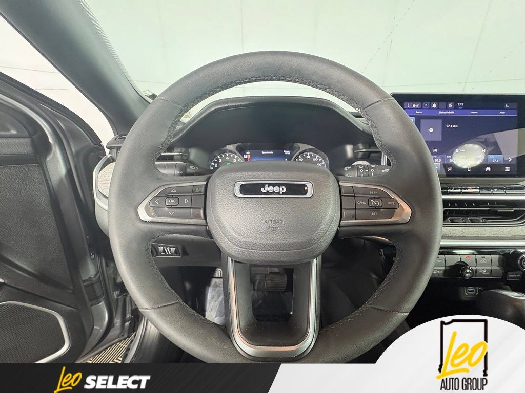 Used 2024 Jeep Compass Latitude AWD/4WD image 11