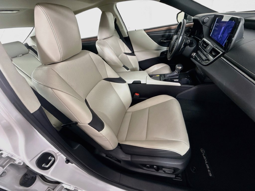 Certified 2025 Lexus ES 300h w/ Premium Package FWD image 29