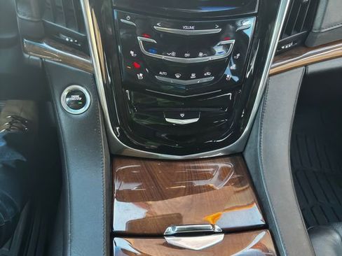 Used 2016 Cadillac Escalade ESV Luxury image 20