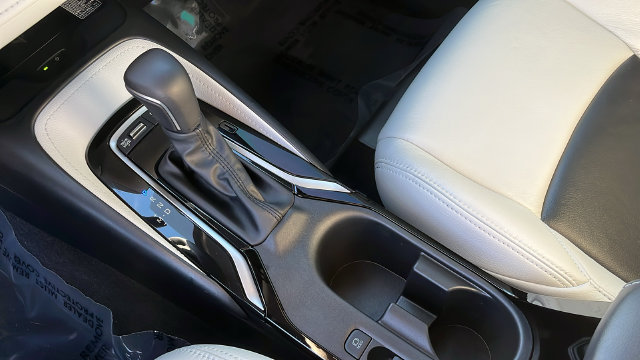 Used 2025 Toyota Corolla SE w/ SE Package FWD image 14