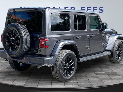 Used 2025 Jeep Wrangler Sahara AWD/4WD image 6
