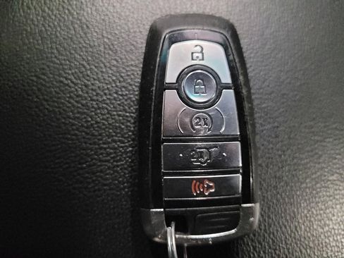 Used 2019 Ford Explorer XLT w/ Equipment Group 202A AWD/4WD image 32