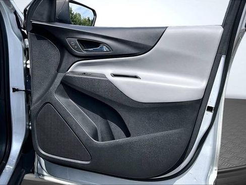 Used 2022 Chevrolet Equinox LS FWD image 25