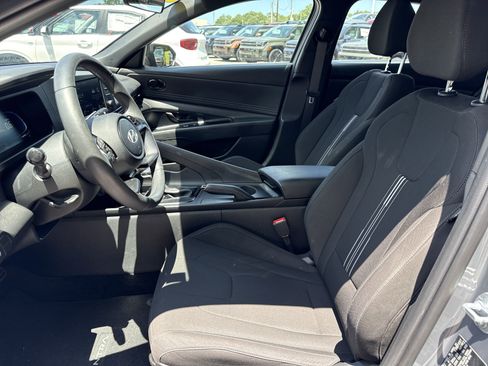 Used 2025 Hyundai Elantra Sport image 12