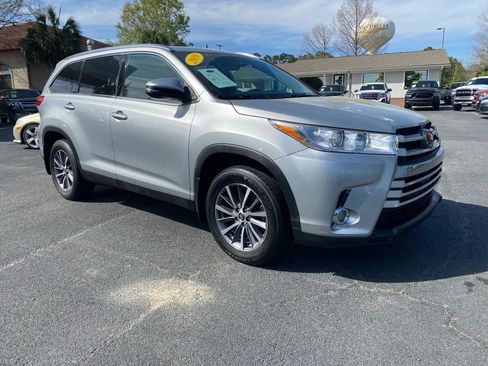 Used 2019 Toyota Highlander XLE image 5