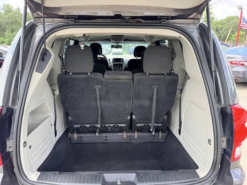 Used 2015 Dodge Grand Caravan SXT w/ UConnect Hands-Free Group FWD image 11