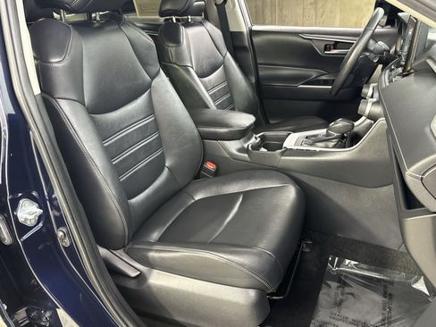Used 2021 Toyota RAV4 XLE Premium AWD/4WD image 40